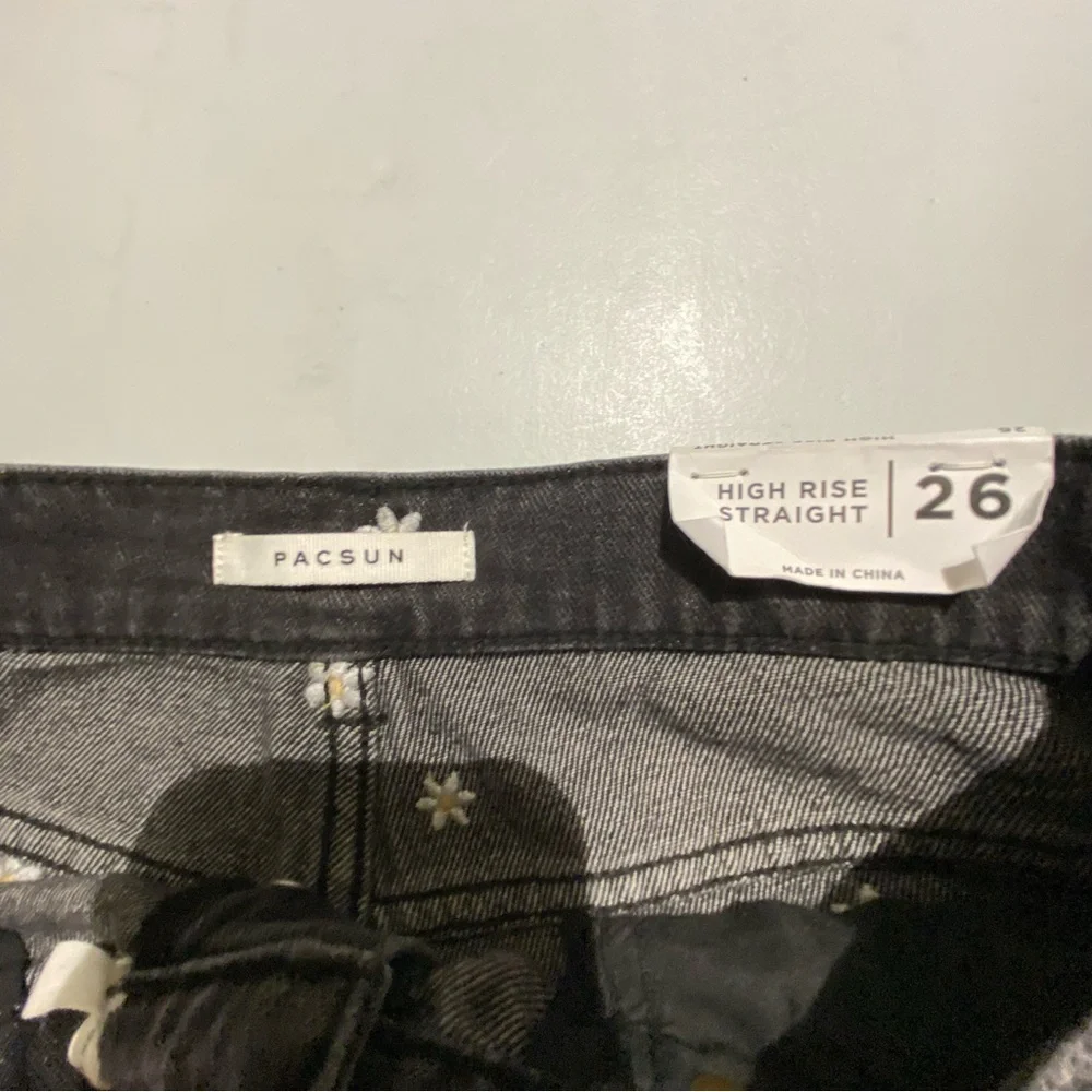 PacSun Highrise Straight Leg Black Embroidered Daisy Floral Jeans size 26 2 - Picture 7 of 14